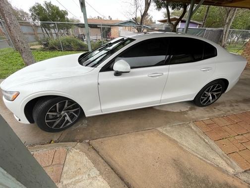 Photo 2 of 18 of 2020 Volvo S60 T5 Momentum